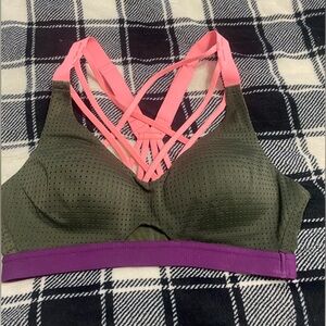 Women’s athletic bra